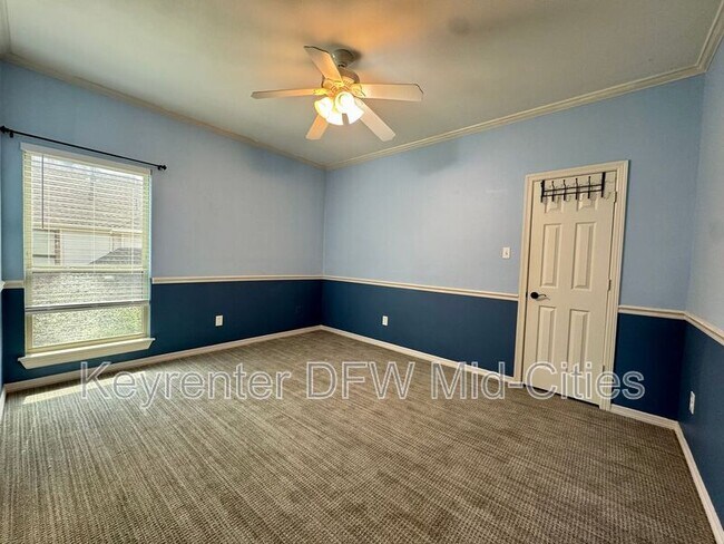 Building Photo - 2417 Creekside Cir S