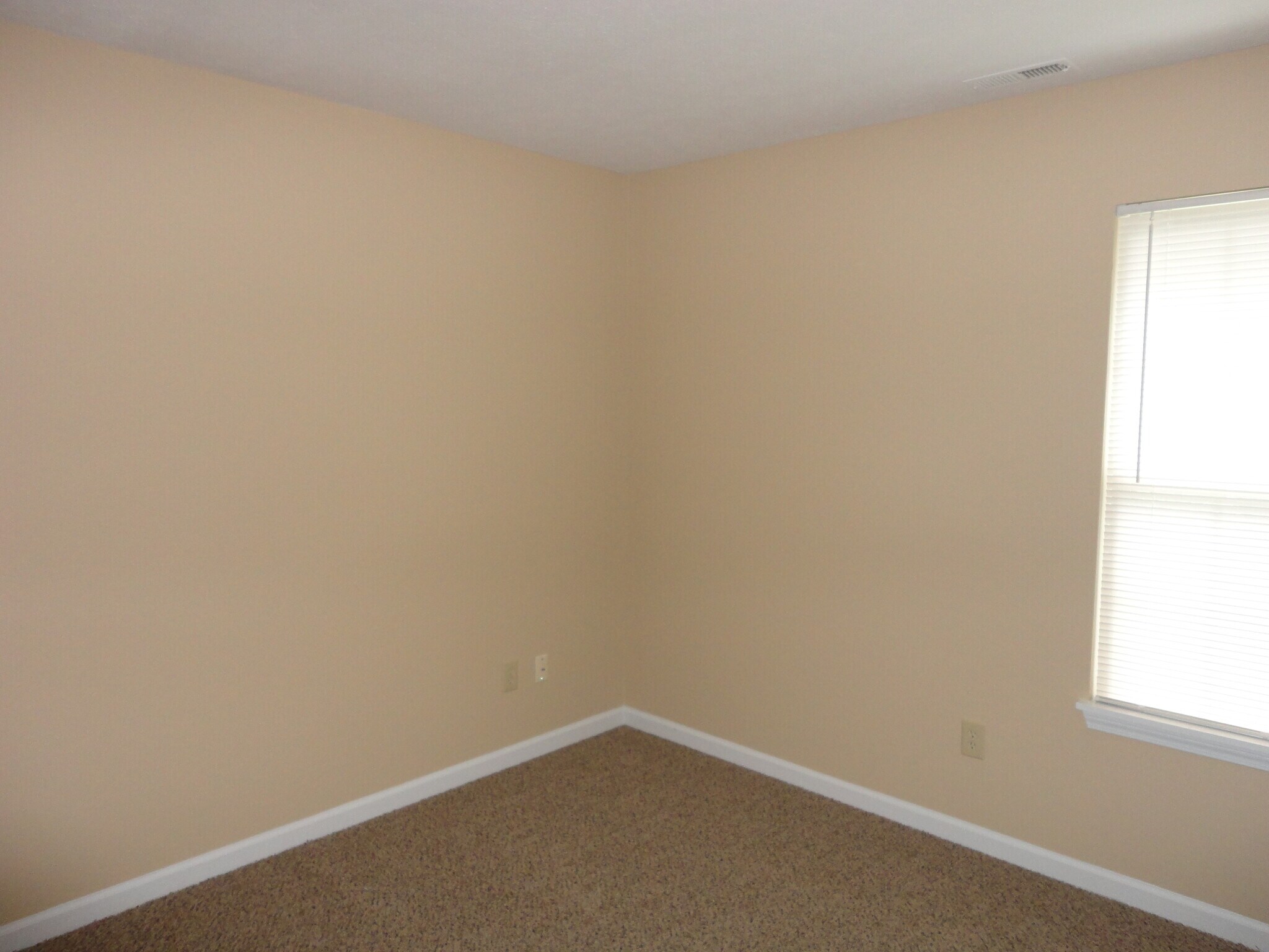 Building Photo - 620 Crystal Woods Cir