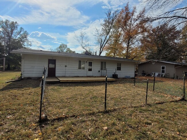 Building Photo - 3 bedroom 1 bath home in Old Southwest