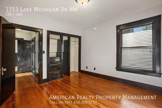 Building Photo - 1213 Lake Michigan Dr NW