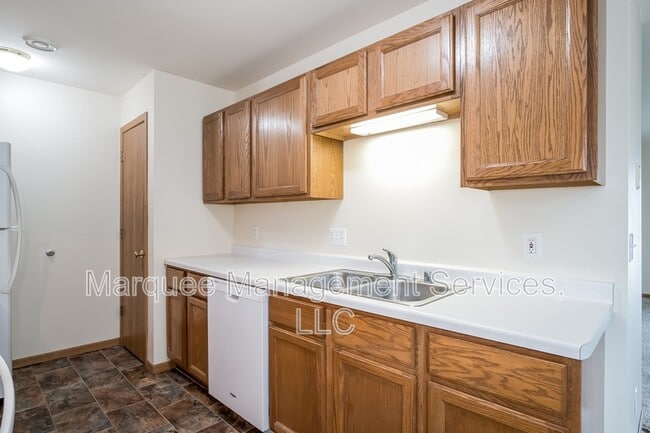 Building Photo - 213 Chateau Dr