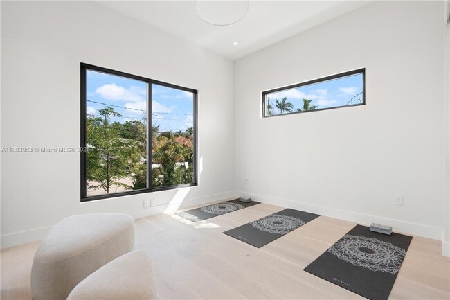 Building Photo - 9132 Dickens Ave