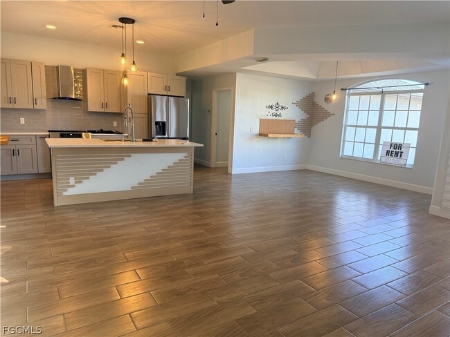 Building Photo - 4133 SW 7th Ave