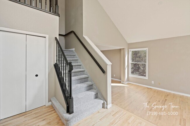 Building Photo - SPECTACULARLY HUGE 6BD HOME with PANORAMIC MOUNTAIN VIEWS - Security Deposit Waiver Available