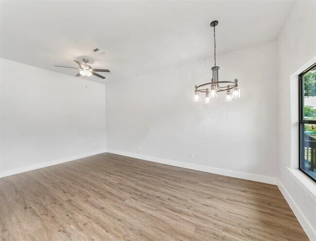 Building Photo - 4818 Paula St