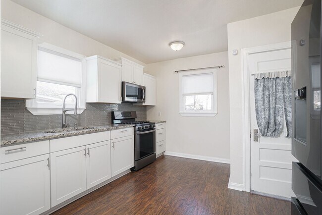 Building Photo - Charming 3-Bedroom Home for Rent in Jefferson Terrace!