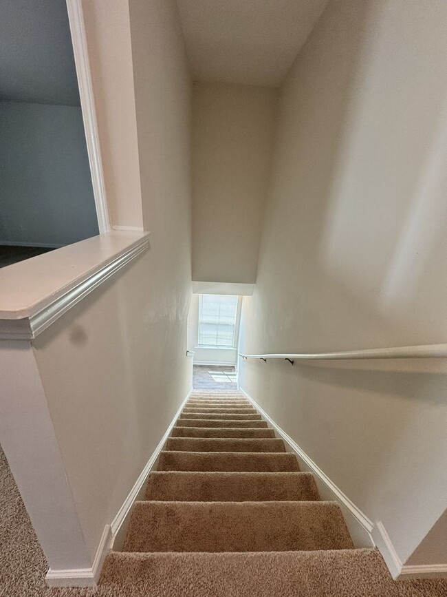 Building Photo - ***** $200 OFF FIRST MONTH RENT *****
