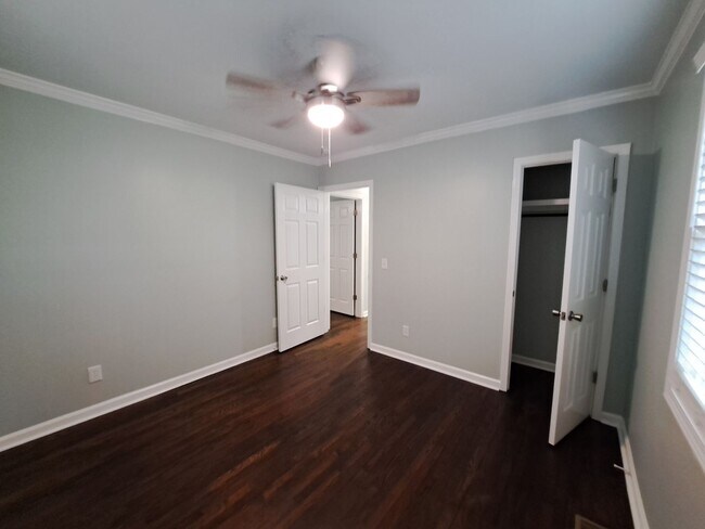 Building Photo - 1450-1452 Brentwood Drive