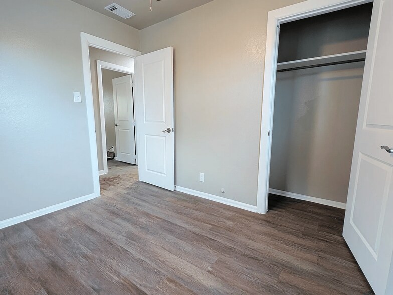 Building Photo - 5802 Magnes Ln