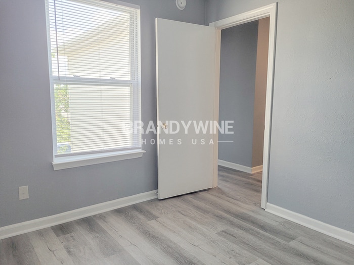 Building Photo - 10756 Glenayr Dr