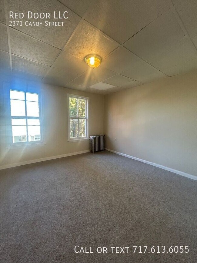 Building Photo - 2371 Canby St