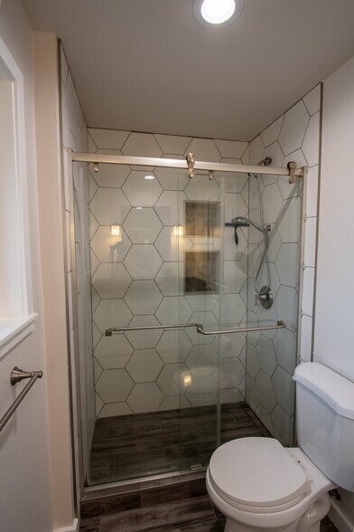 Upstairs Hall Bathroom shower - 13234 SE 261st St