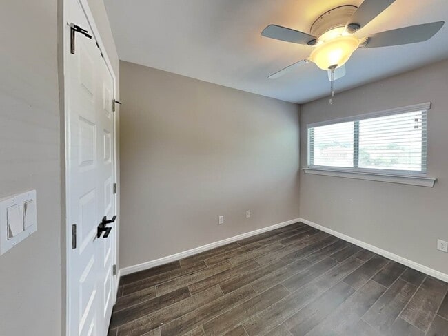 Building Photo - 179 Holly St