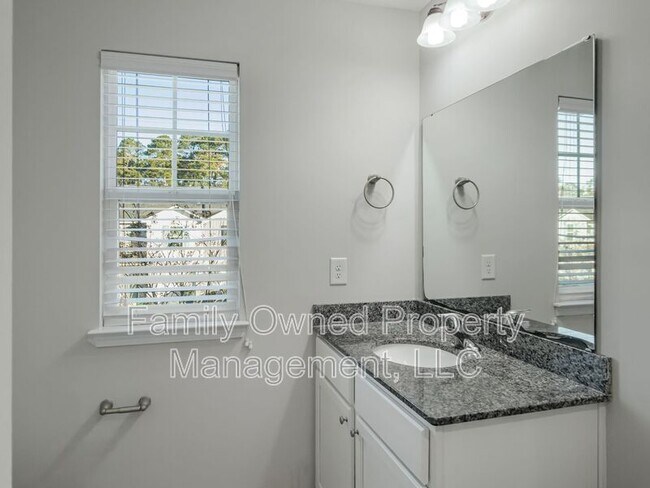 Building Photo - 540 Truman Dr