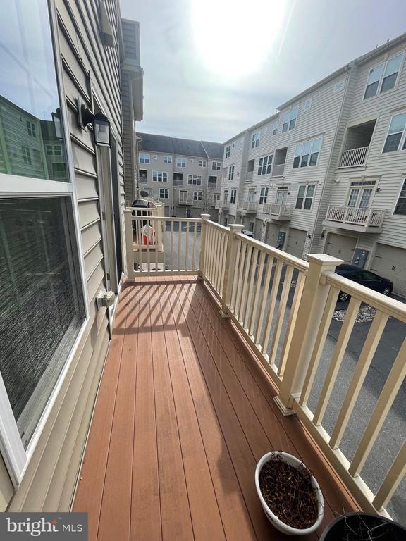 Building Photo - 8110 S Channel Dr