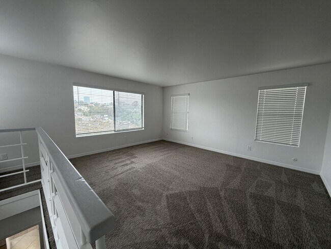 Building Photo - 3 bedroom house with amazing views