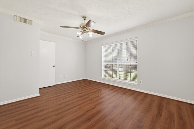 Building Photo - 19531 Woodglen Dr