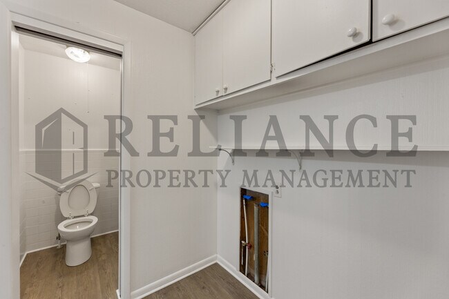 Building Photo - 2210 W Columbine Ln