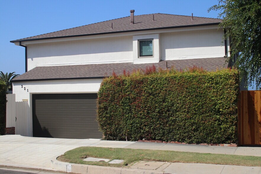Primary Photo - 321 N Las Casas Ave