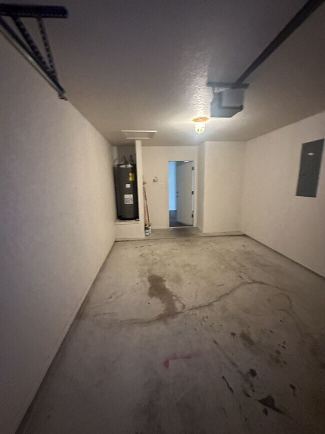 Building Photo - 4608 Waterproof Dr