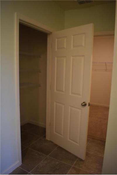 Building Photo - 107 SW Glenwood Dr