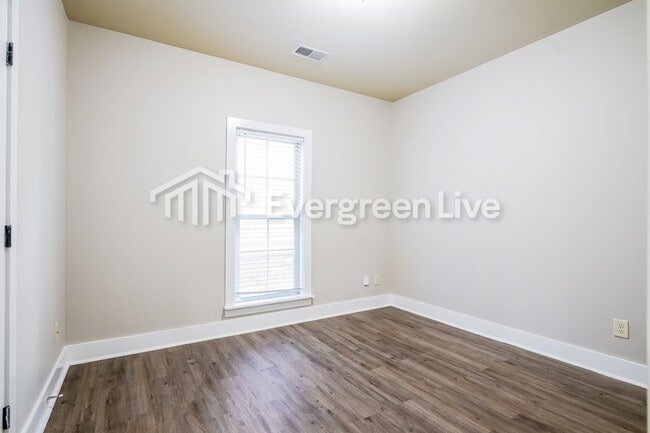 Building Photo - 121 Kingston Ct