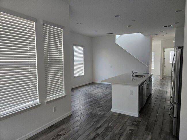 Building Photo - Stunning Three-Story Townhome, Located in the Heart of Altamonte Springs!