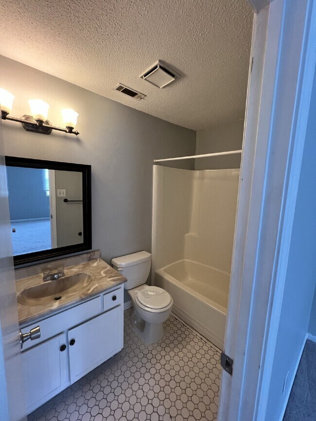 Building Photo - Townhome for Rent