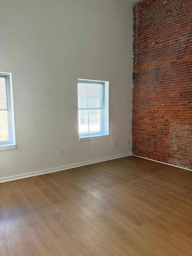 Building Photo - Welcome to Urban Elegance in the Heart of Historic Old City, Philadelphia