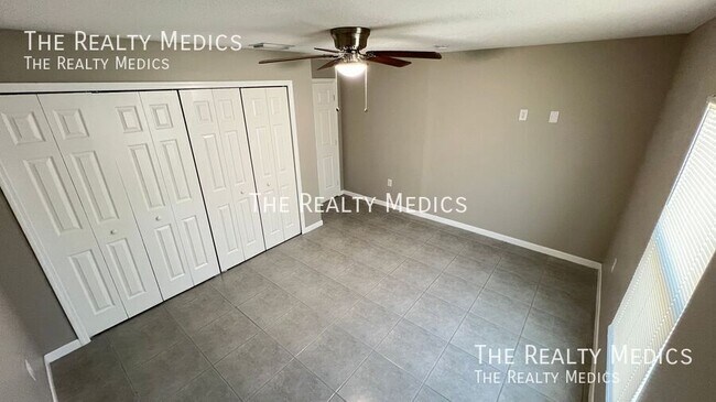 Building Photo - 1550 Pace Dr NW