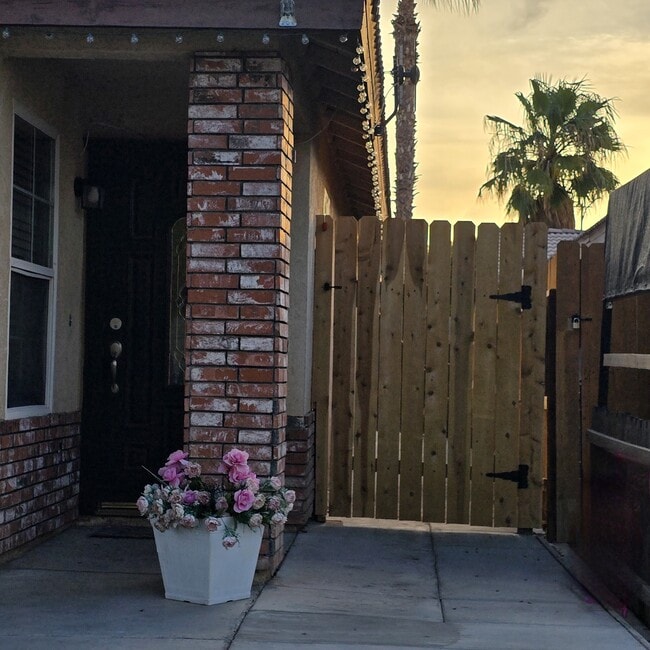 Building Photo - 2219 Camino Dr