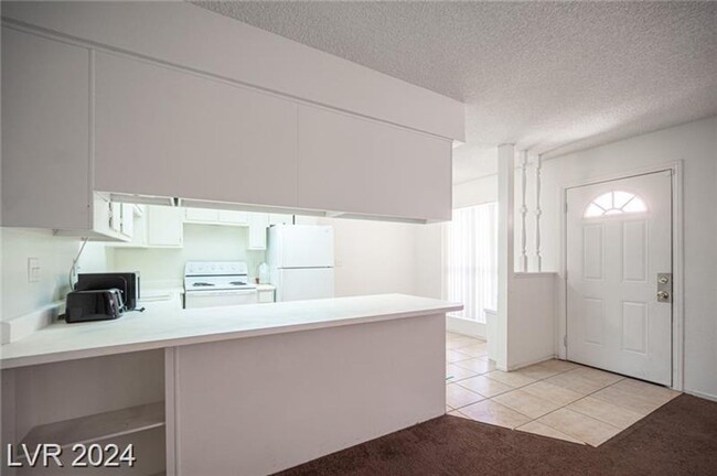 Building Photo - Beautiful 2 bedroom - 2 bath condo in Crai...