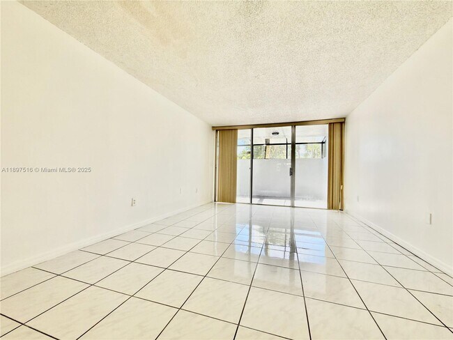 Building Photo - 10825 SW 112th Ave