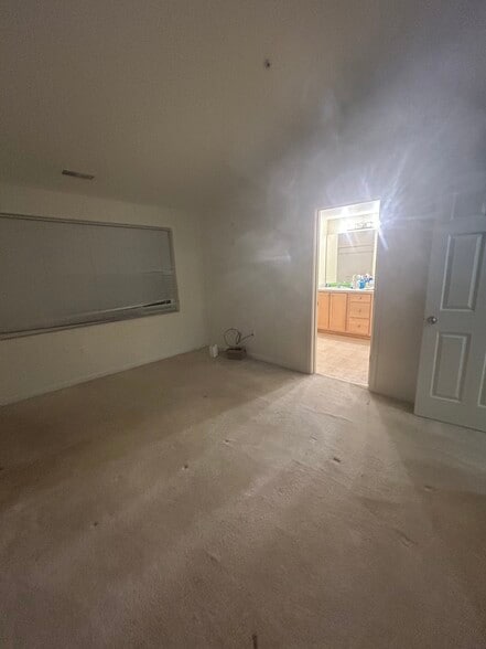 Building Photo - 10723 SW Canterbury Ln