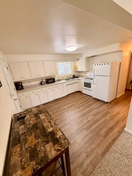 Building Photo - 310 Poplar St