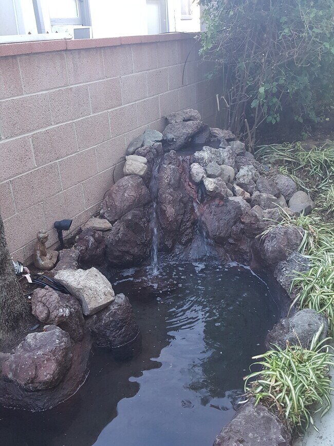 Building Photo - 2817 E Broadway