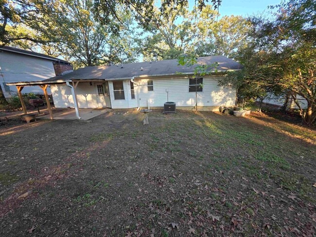 Building Photo - 8303 Pennwood Dr