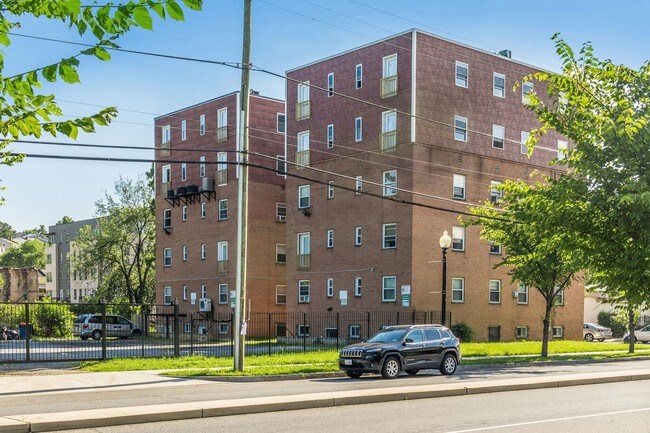 Building Photo - 704 51st St NE