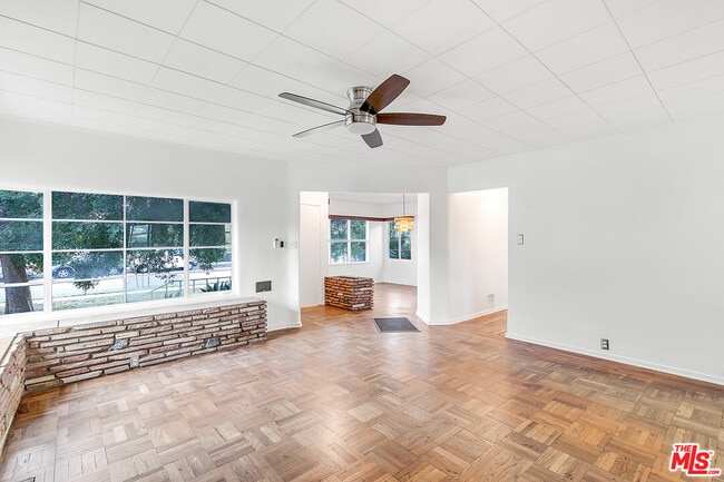 Building Photo - 7854 Goll Ave