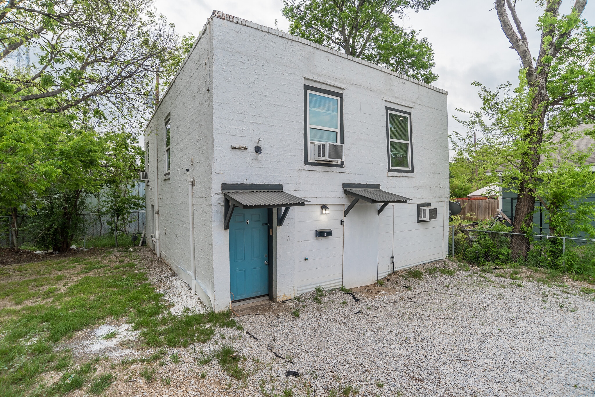 Building Photo - 2737 Stuart Dr