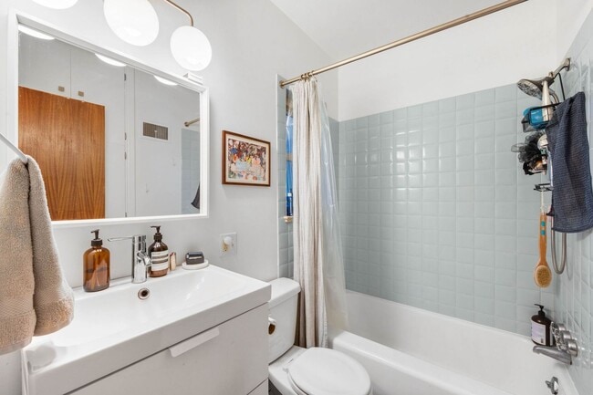 Building Photo - 2BD, 2BA South Denver Home with Bonus Room...
