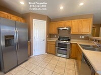 Building Photo - Spacious home in Sonoma Area