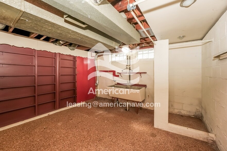 Building Photo - 364 E 330th St