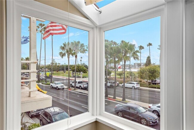 Building Photo - 1623 W Balboa Blvd