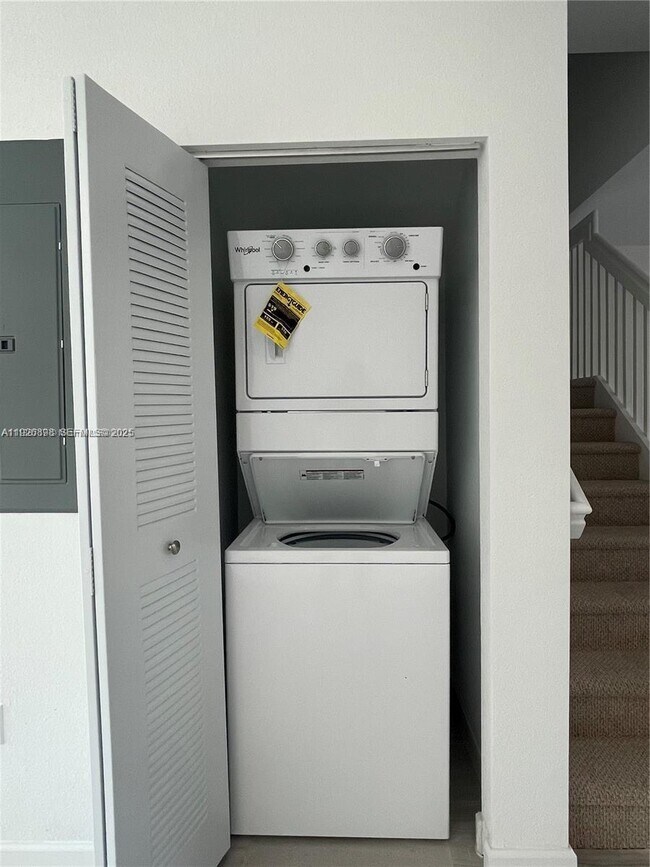 Building Photo - 1221 NW 4th Ln