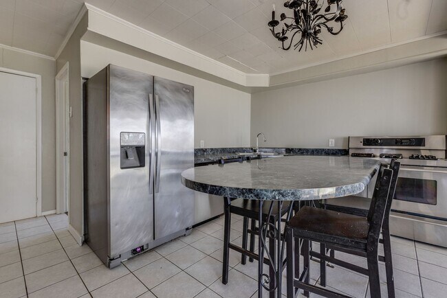 Building Photo - 1783 Arlington Ave