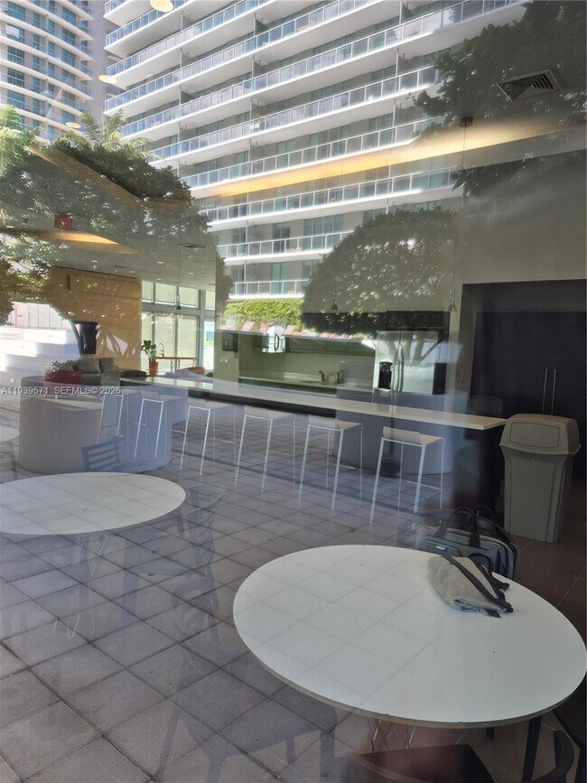 Building Photo - 1111 SW 1st Ave