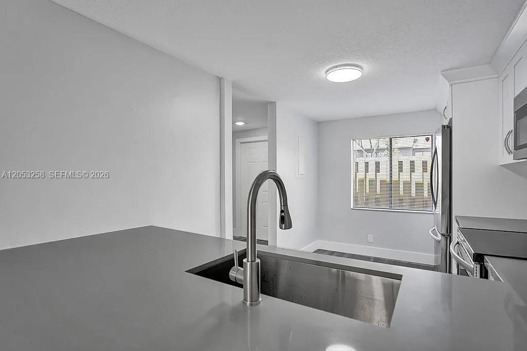 Building Photo - 5084 S University Dr