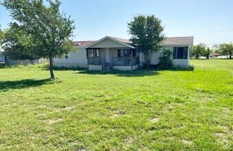 Building Photo - Great 4 Bdrm 2 Bath Manufactured Home in R...