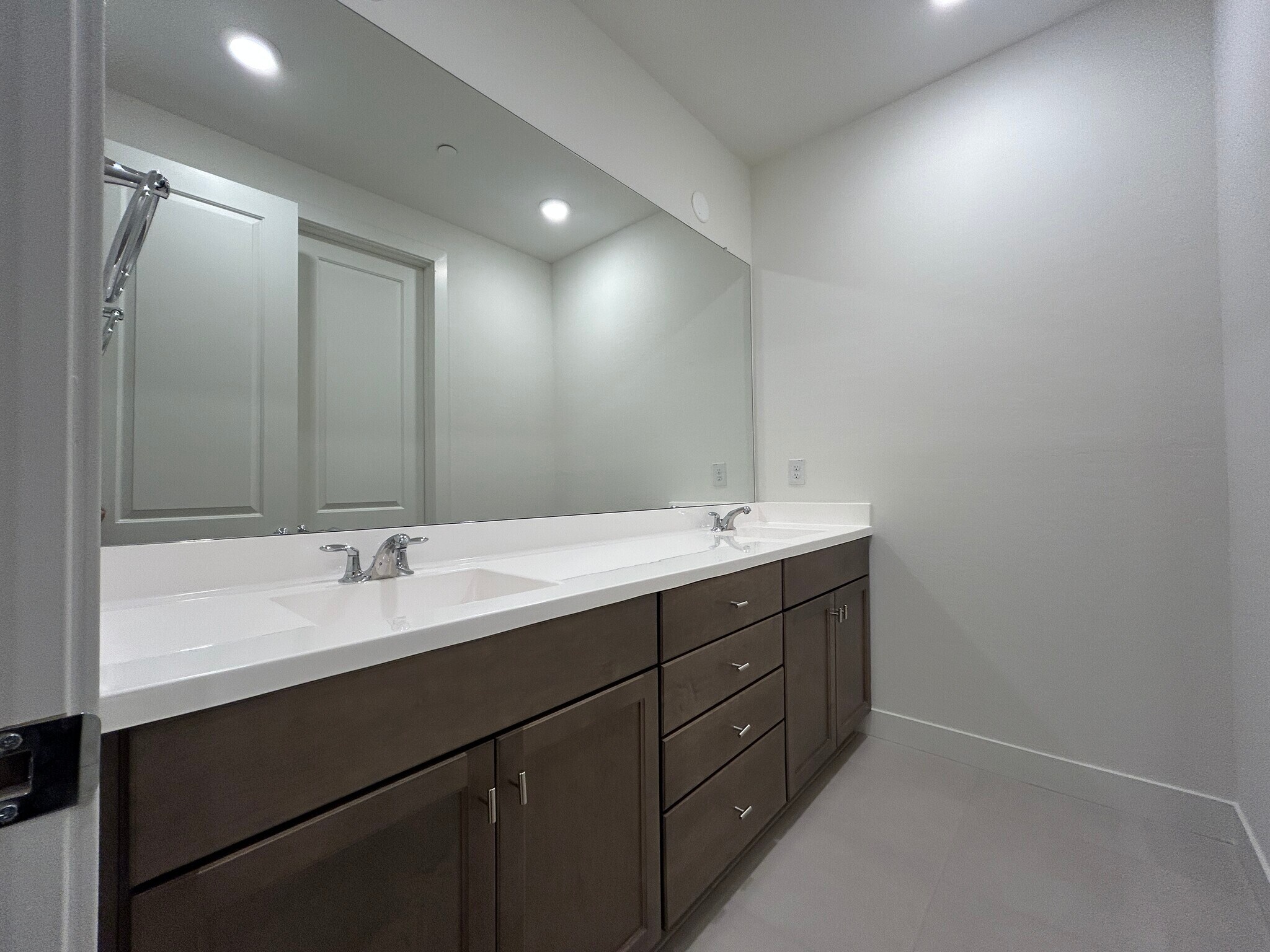 Building Photo - 2121 W Sonoran Desert Dr